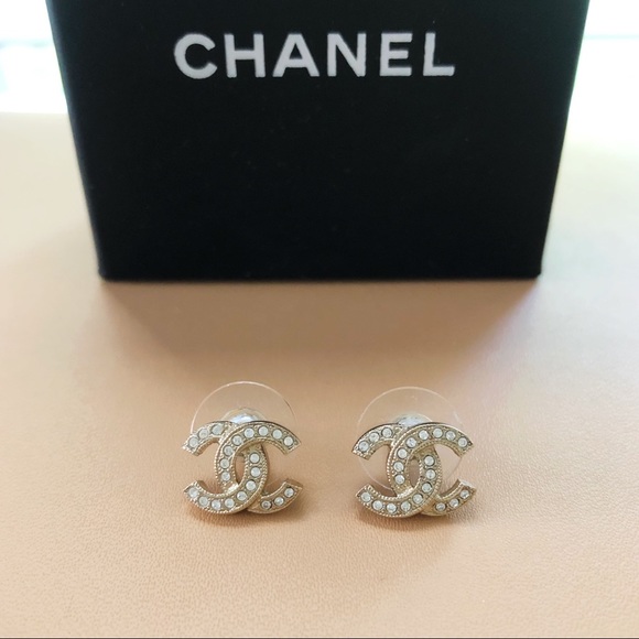 ‼️SOLD‼️ Gold Chanel CC Stud Earrings - Picture 3 of 5